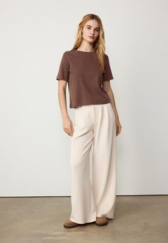 Basics-T-Shirt mit normaler Passform und schwerem Stoff