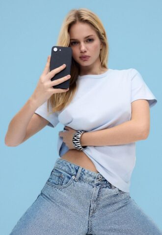 Basics-T-Shirt mit normaler Passform und Soft Touch-Gefühl