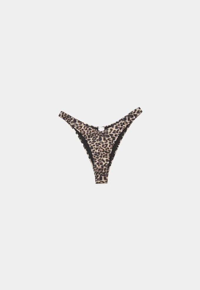 Basics-Version des brasilianischen Bikini-Slips mit V-Ausschnitt Basics-Version des brasilianischen Bikini-Slips mit V-Ausschnitt