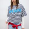 Bedrucktes, gestreiftes Kurzarm-T-Shirt Bedrucktes, gestreiftes Kurzarm-T-Shirt
