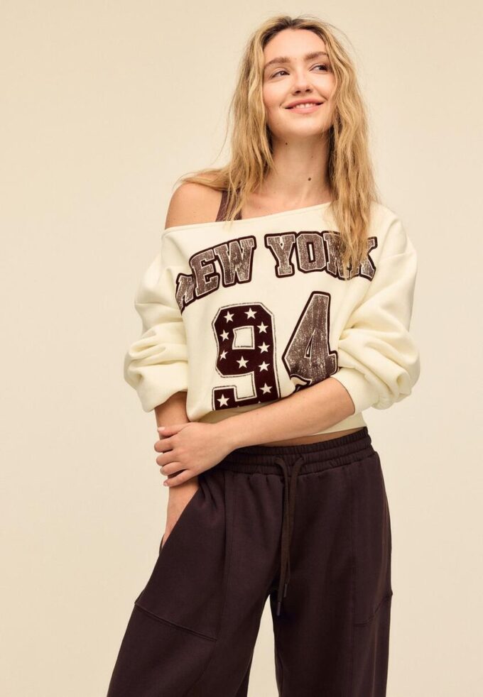 Bedrucktes Sweatshirt mit U-Boot-Ausschnitt Bedrucktes Sweatshirt mit U-Boot-Ausschnitt