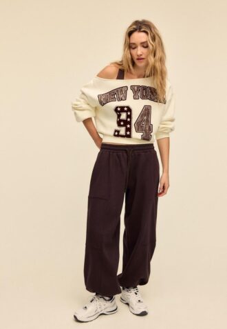 Bedrucktes Sweatshirt mit U-Boot-Ausschnitt
