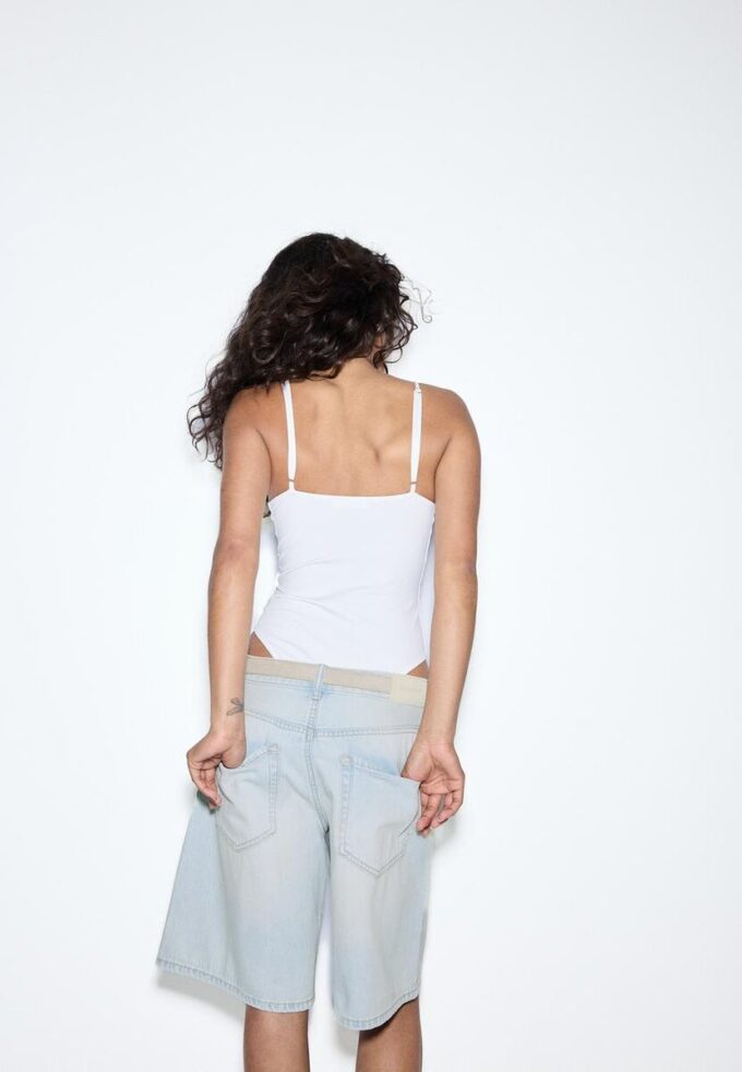 Bermudashorts aus Denim mit Gürtel Bermudashorts aus Denim mit Gürtel