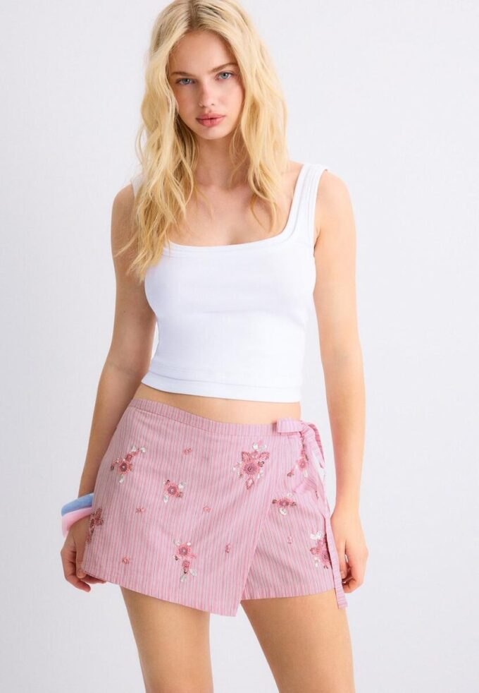 Bestickter gestreifter Sarong-Skort Bestickter gestreifter Sarong-Skort