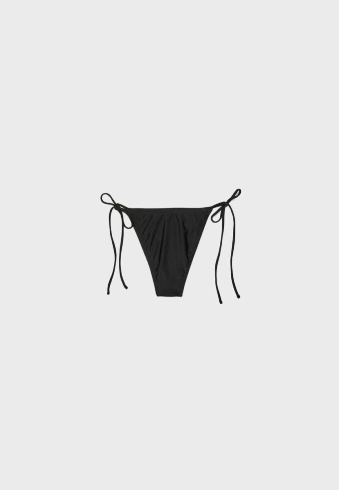 Bikini-Höschen im brasilianischen Stil mit Blumenstickerei Bikini-Höschen im brasilianischen Stil mit Blumenstickerei