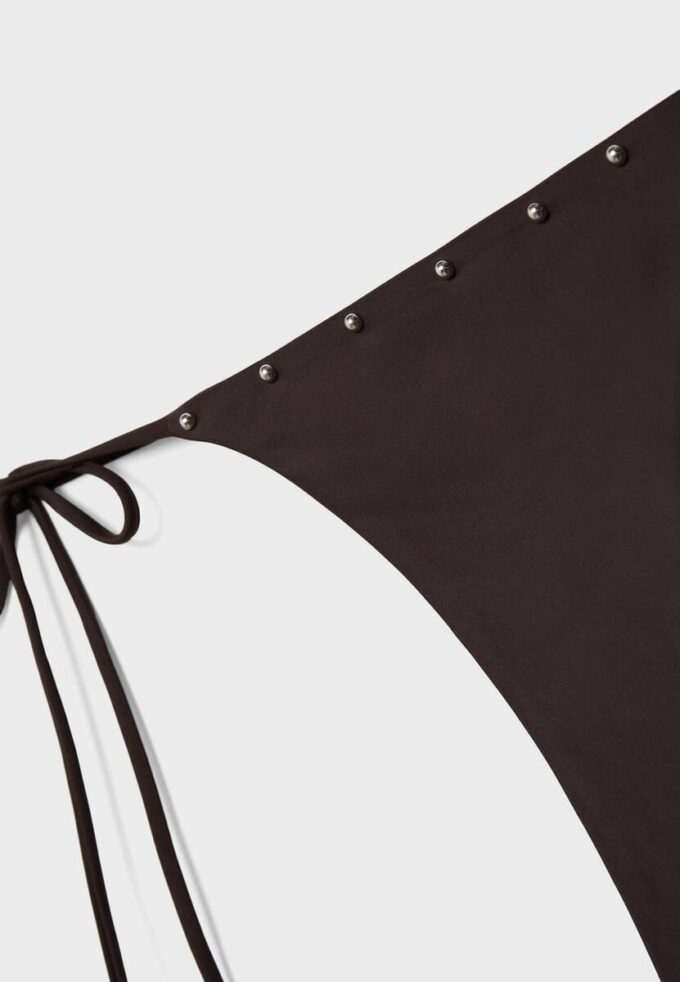 Bikini-Höschen mit Nieten und seitlichen Bändern