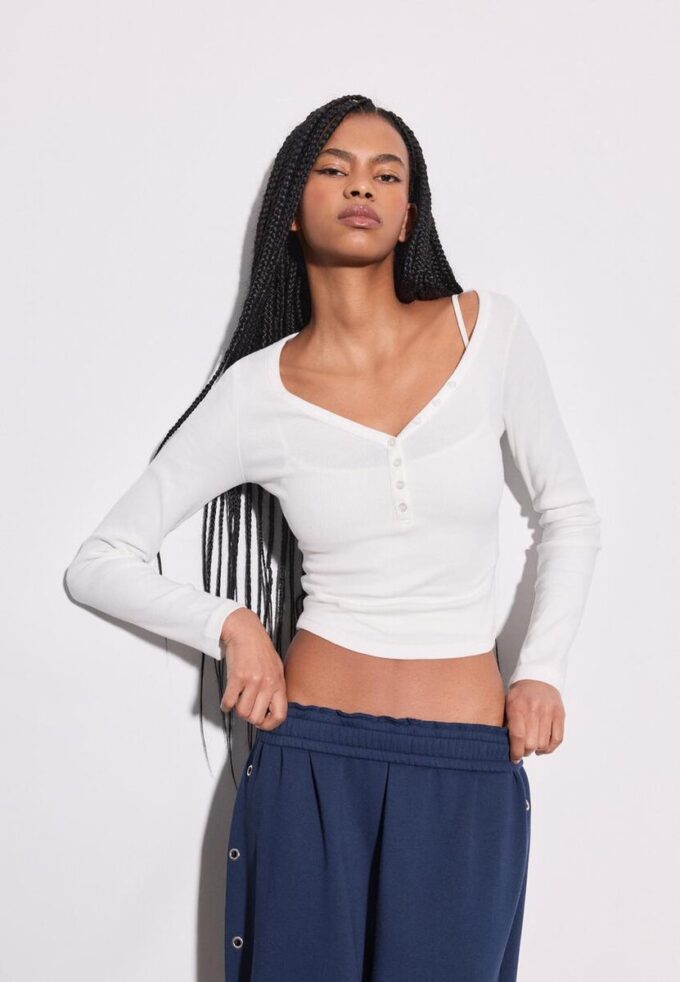 Bluse mit Knöpfen