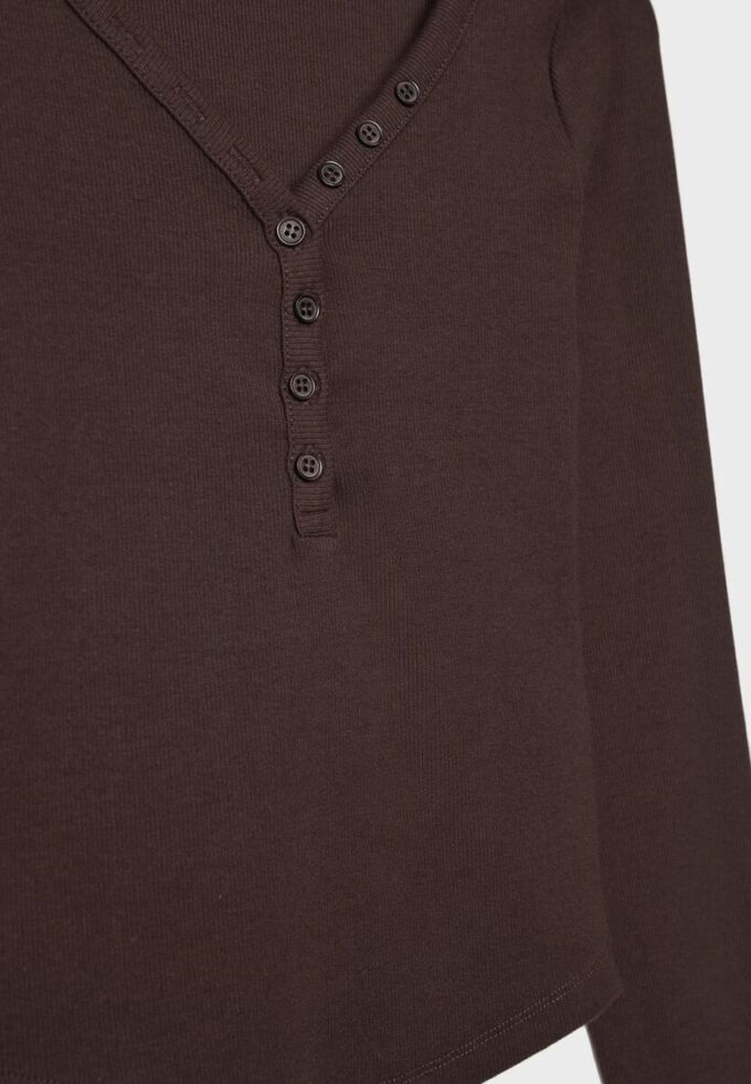 Bluse mit Knöpfen