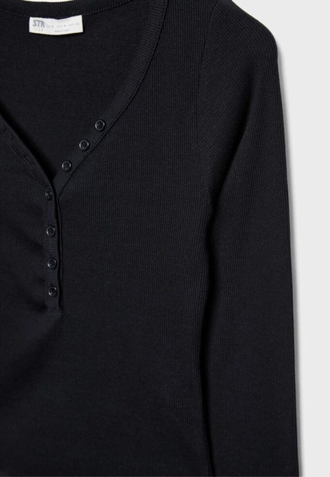 Bluse mit Knöpfen