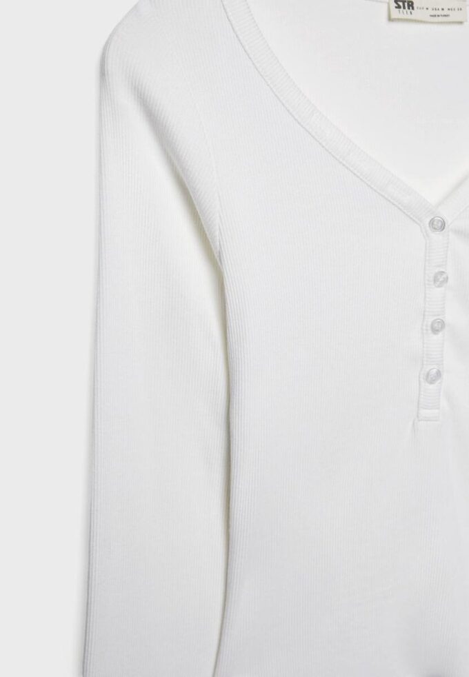 Bluse mit Knöpfen