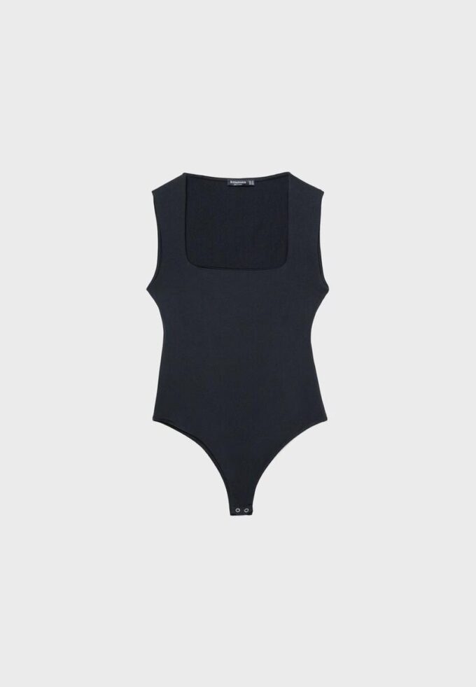 Body aus Polyamid mit quadratischem Ausschnitt Body aus Polyamid mit quadratischem Ausschnitt