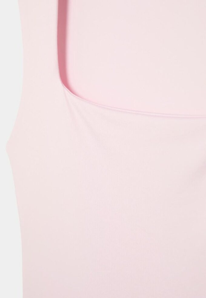 Body aus Polyamid mit quadratischem Ausschnitt Body aus Polyamid mit quadratischem Ausschnitt
