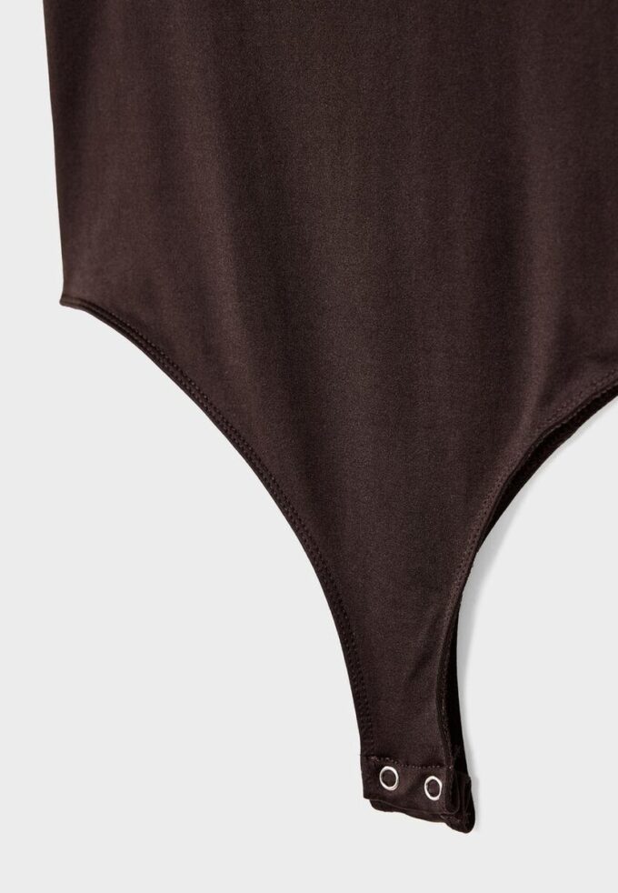 Body aus Polyamid mit quadratischem Ausschnitt Body aus Polyamid mit quadratischem Ausschnitt