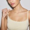 Body mit blonden Spitzendetails Body mit blonden Spitzendetails