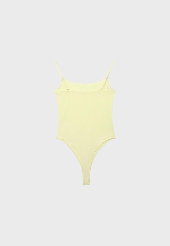 Body mit blonden Spitzendetails Body mit blonden Spitzendetails