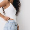 Bodysuit mit V-Ausschnitt und Trägern Bodysuit mit V-Ausschnitt und Trägern