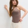Bodysuit mit V-Ausschnitt und Trägern Bodysuit mit V-Ausschnitt und Trägern