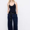 Bodysuit mit V-Ausschnitt und Trägern Bodysuit mit V-Ausschnitt und Trägern