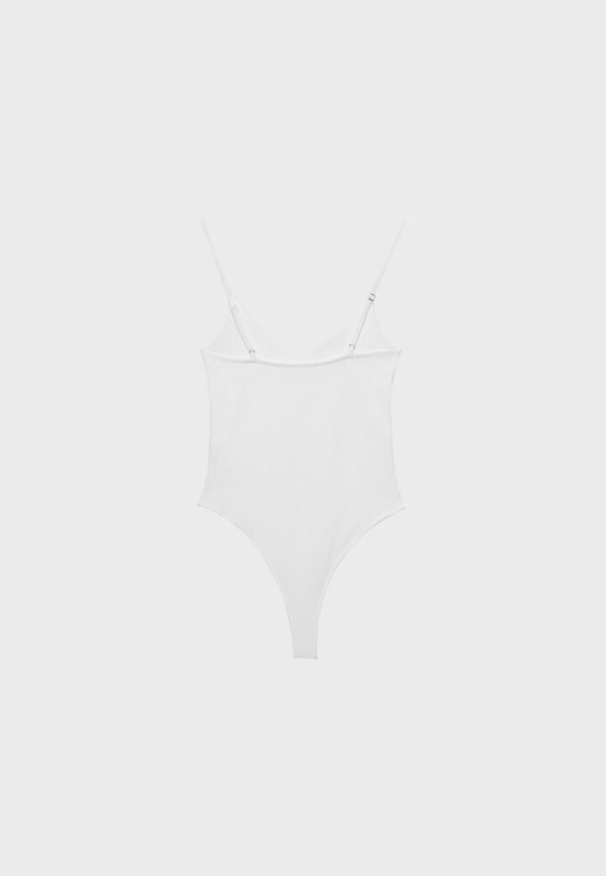 Bodysuit mit V-Ausschnitt und Trägern Bodysuit mit V-Ausschnitt und Trägern