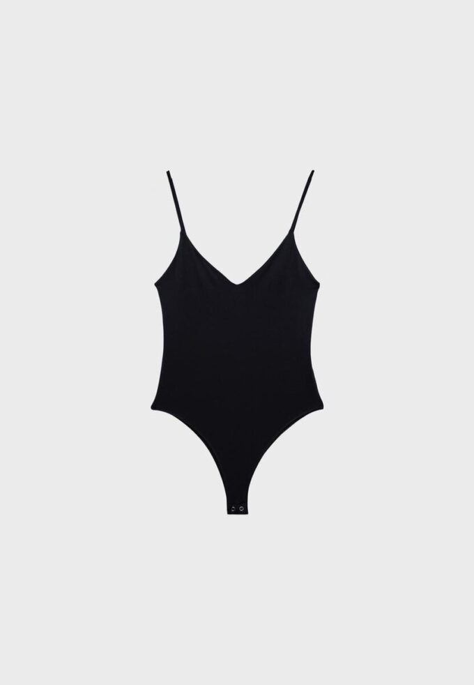 Bodysuit mit V-Ausschnitt und Trägern Bodysuit mit V-Ausschnitt und Trägern