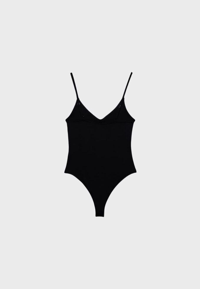 Bodysuit mit V-Ausschnitt und Trägern Bodysuit mit V-Ausschnitt und Trägern