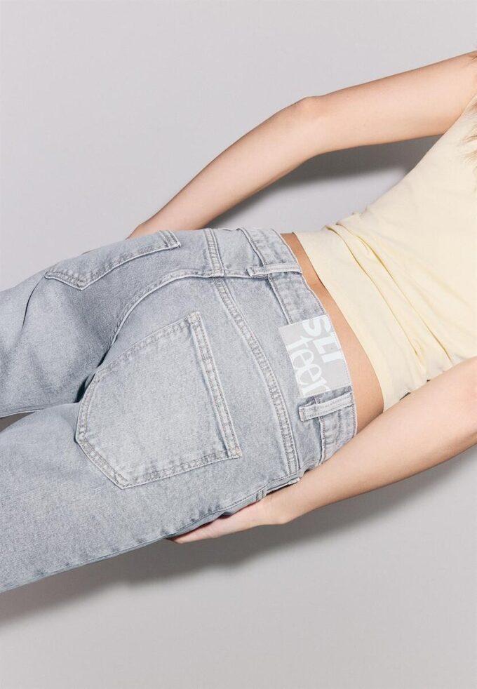 Bootcut-Jeans mit niedriger Taille Bootcut-Jeans mit niedriger Taille
