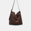 Bucket-Tasche aus Kunstwildleder mit Riemendetail