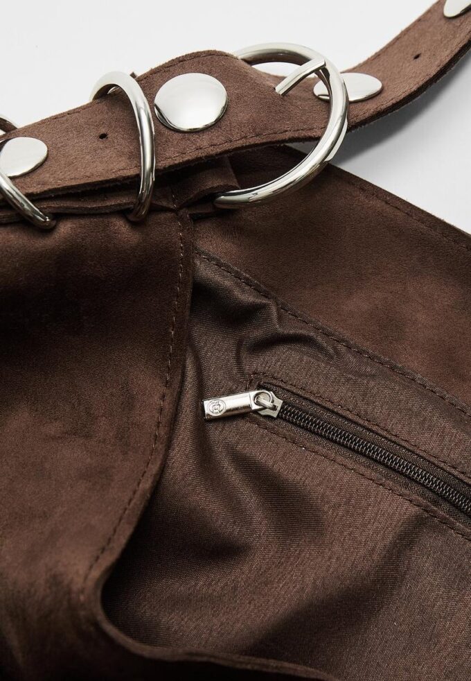 Bucket-Tasche aus Kunstwildleder mit Riemendetail