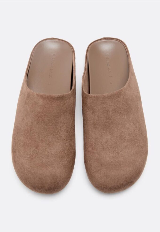 Clogs aus Kunstwildleder