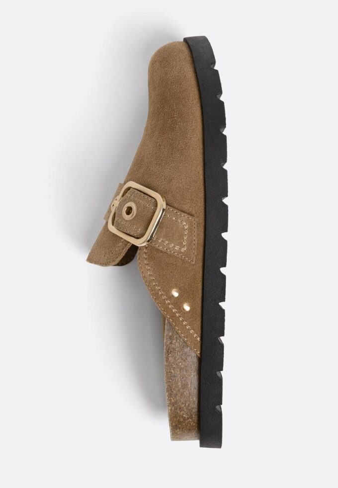 Clogs aus Spaltveloursleder mit Schnalle