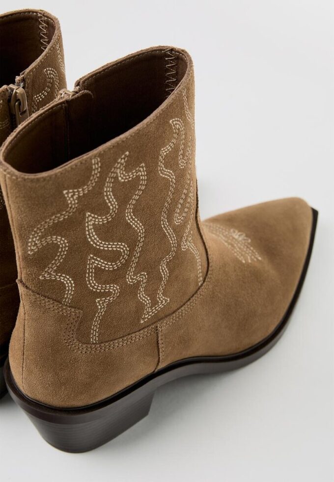 Cowboy-Stiefeletten aus Leder mit Absatz