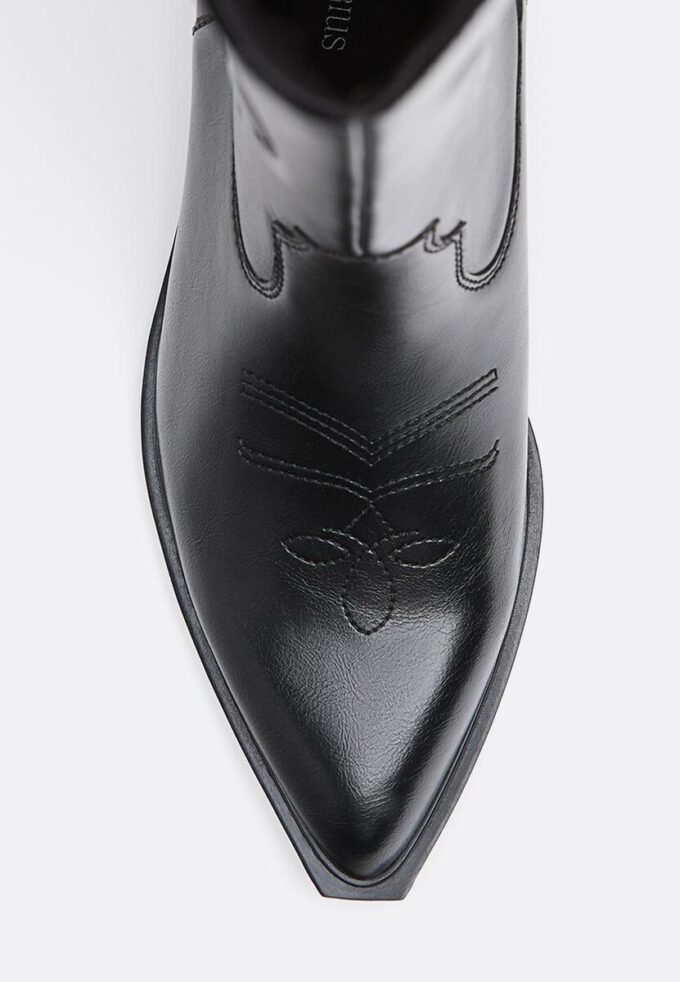 Cowboystiefel mit Absatz Cowboystiefel mit Absatz