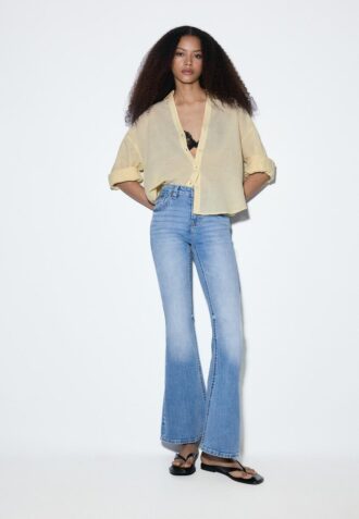 D04 Low-Rise-Jeans mit Flared-Bein