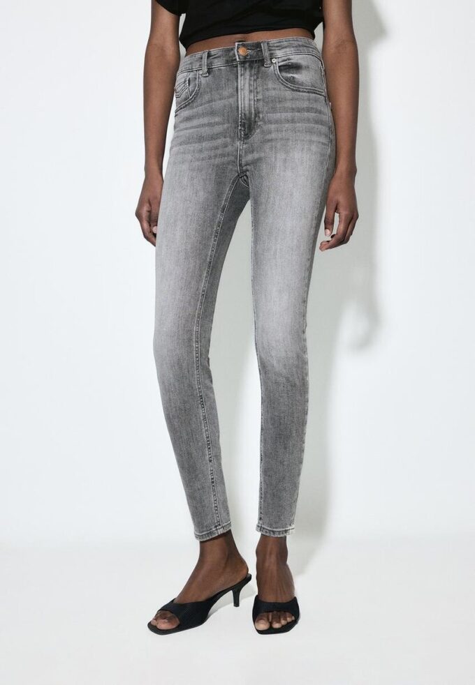 D07 Skinny-Jeans mit normaler Leibhöhe D07 Skinny-Jeans mit normaler Leibhöhe