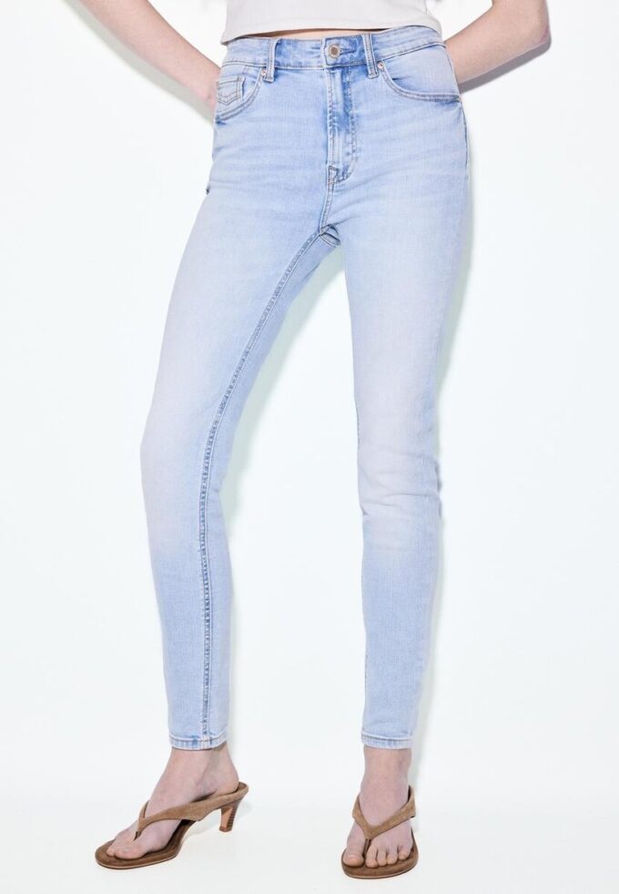 D07 Skinny-Jeans mit normaler Leibhöhe D07 Skinny-Jeans mit normaler Leibhöhe
