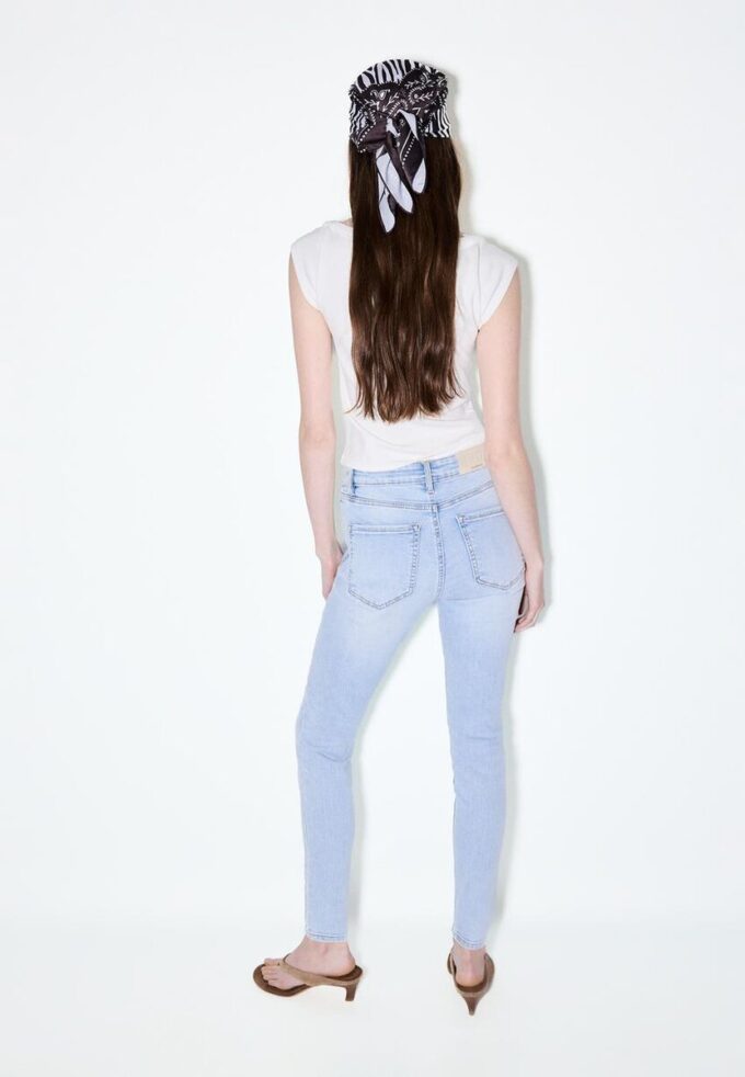 D07 Skinny-Jeans mit normaler Leibhöhe D07 Skinny-Jeans mit normaler Leibhöhe
