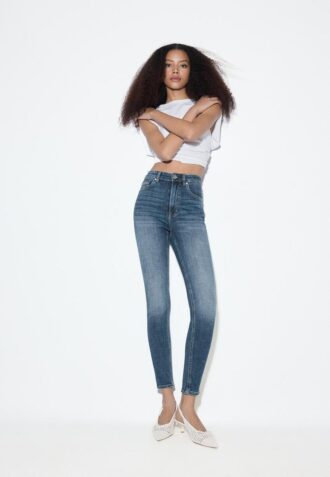 D09 Super High-Waist Skinny Jeans