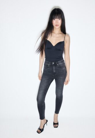 D09 Super High-Waist Skinny Jeans