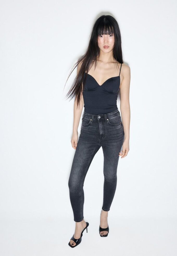 D09 Super High-Waist Skinny Jeans D09 Super High-Waist Skinny Jeans