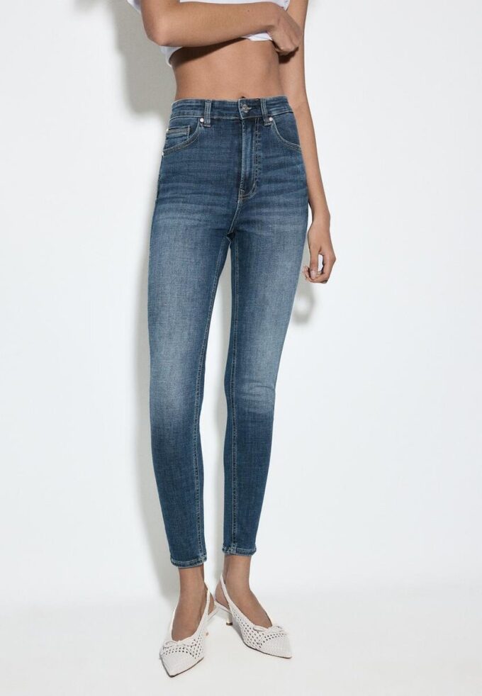 D09 Super High-Waist Skinny Jeans D09 Super High-Waist Skinny Jeans