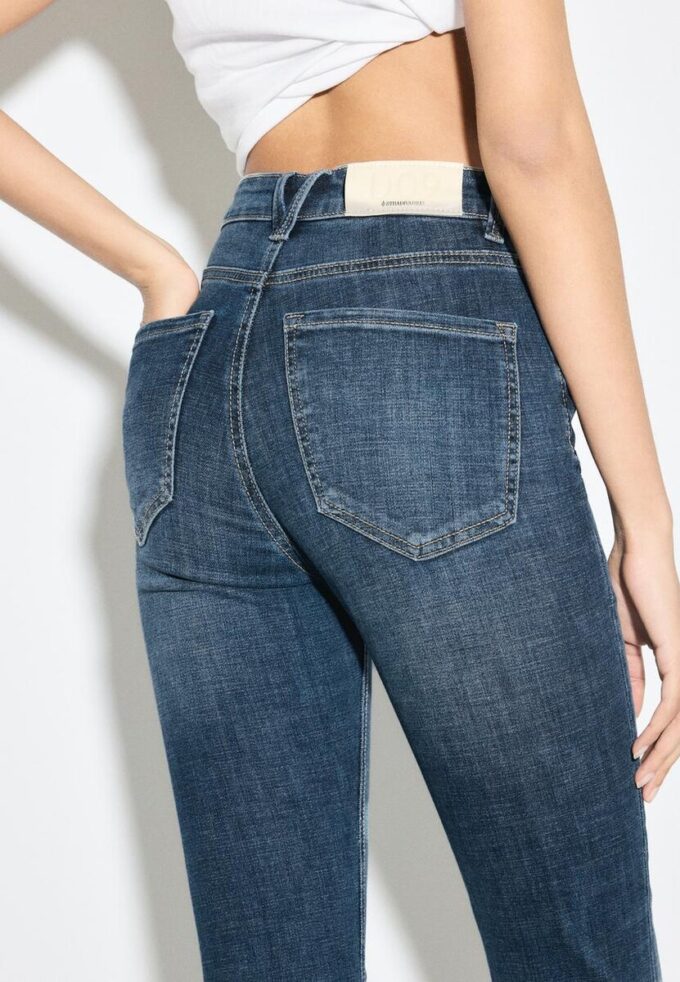 D09 Super High-Waist Skinny Jeans D09 Super High-Waist Skinny Jeans