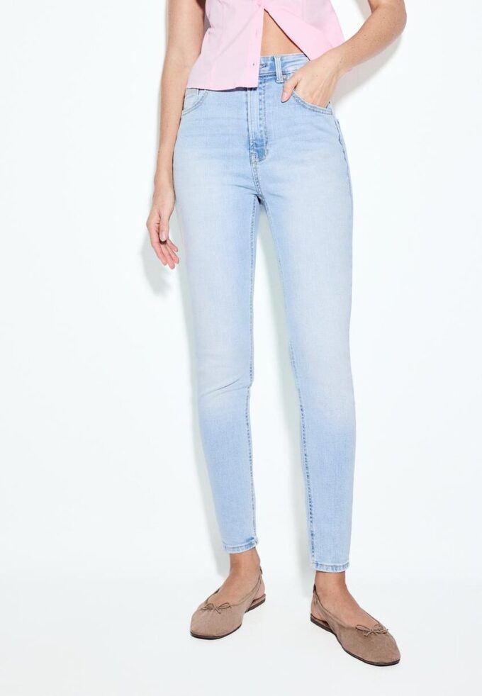 D09 Super High-Waist Skinny Jeans D09 Super High-Waist Skinny Jeans