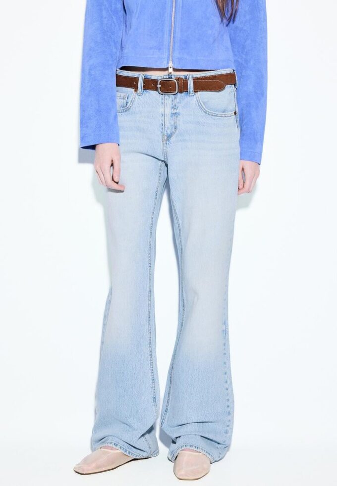 D68 Boot-Cut-Jeans mit Gürtel D68 Boot-Cut-Jeans mit Gürtel