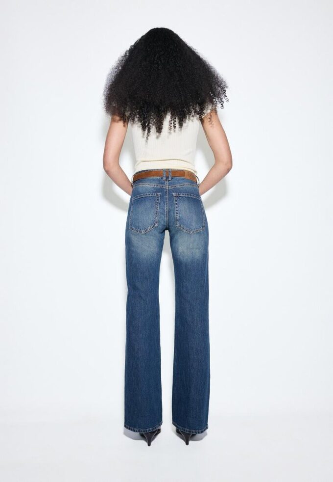 D68 Boot-Cut-Jeans mit Gürtel D68 Boot-Cut-Jeans mit Gürtel