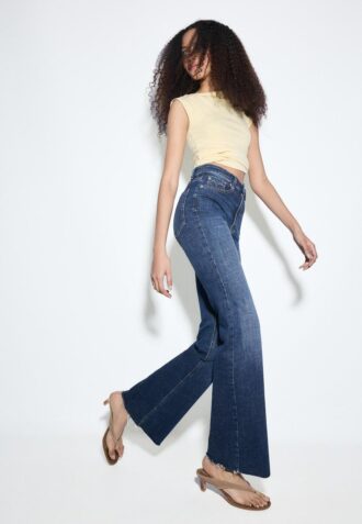 D74 Flared Jeans mit Schlitz
