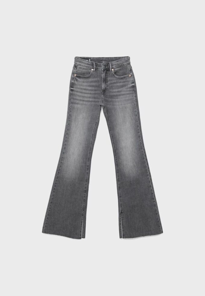 D74 Flared Jeans mit Schlitz D74 Flared Jeans mit Schlitz