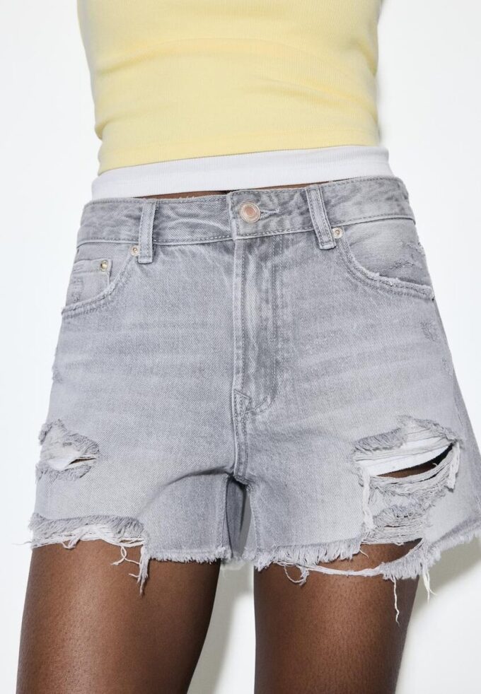 D75 Shorts aus zerrissenem Denim D75 Shorts aus zerrissenem Denim