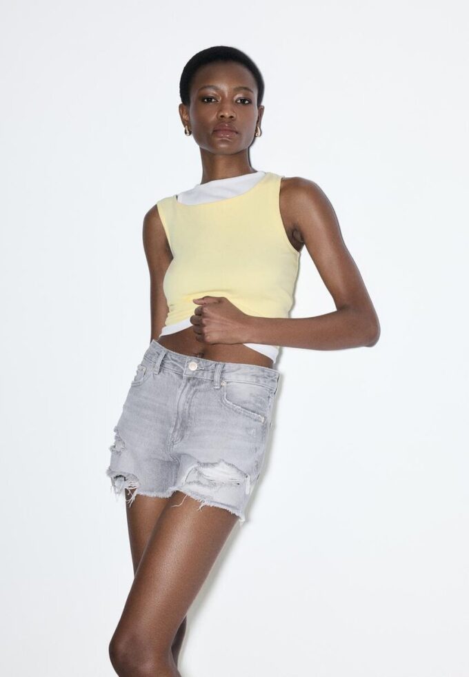 D75 Shorts aus zerrissenem Denim D75 Shorts aus zerrissenem Denim