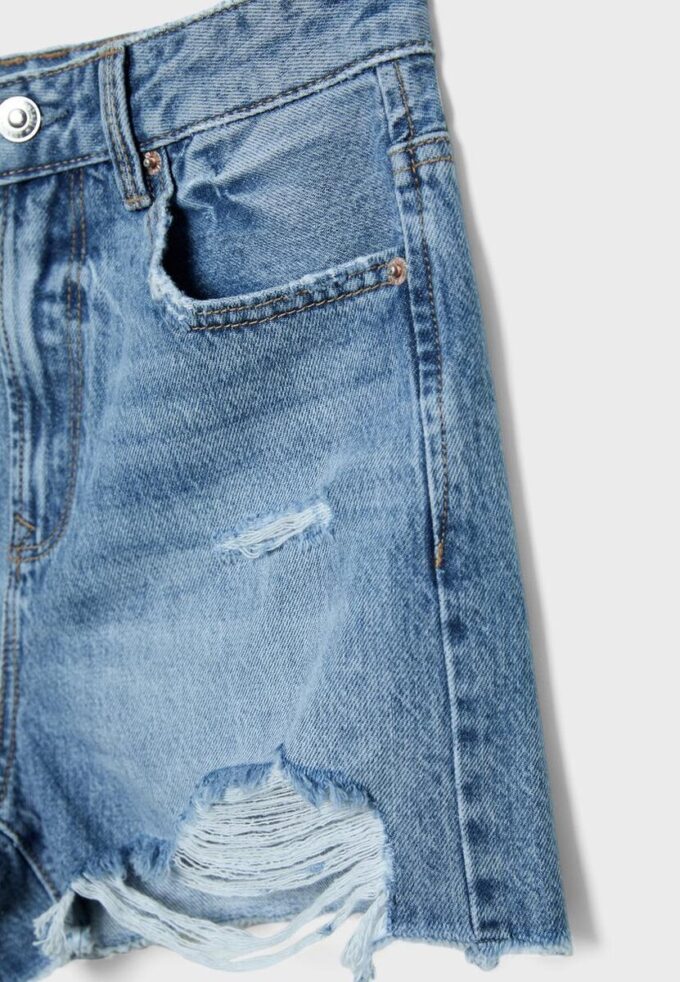 D75 Shorts aus zerrissenem Denim D75 Shorts aus zerrissenem Denim