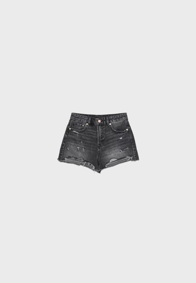D75 Shorts aus zerrissenem Denim D75 Shorts aus zerrissenem Denim